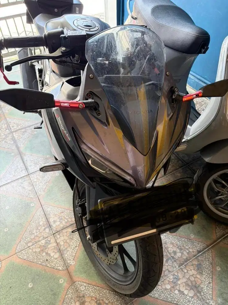 Dijual cbr 150 R milik pribadi