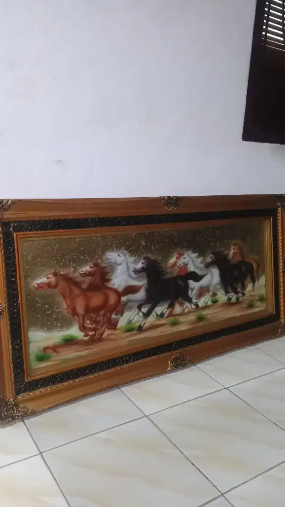 Lukisan kuda timbul kuningan