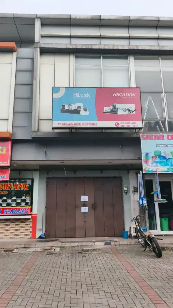 Disewakan Ruko Azores 2,5 lantai strategis samping gerbang pinewood