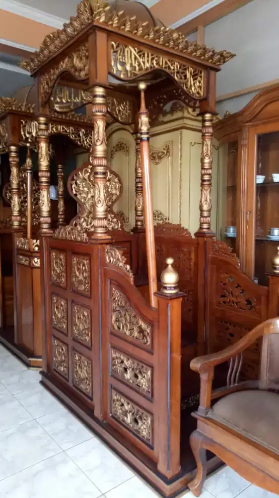 Mimbar masjid gede