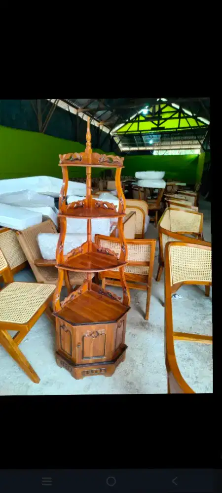 Lemari sudut kayu jati
