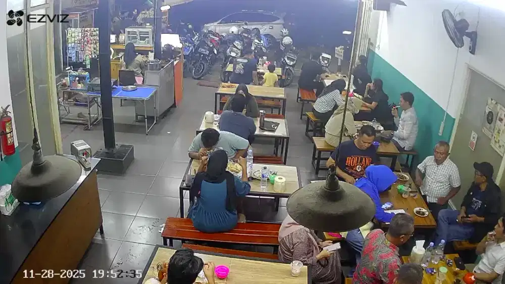 Crew Cafe dan Tukang Masak