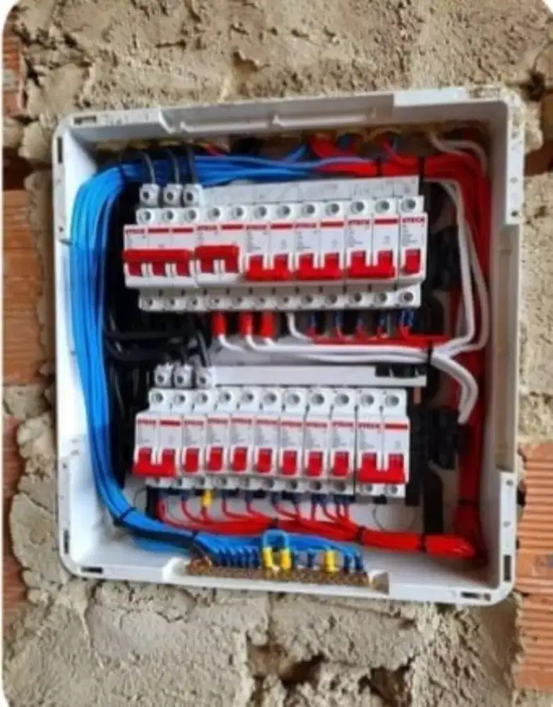 Tukang panel listrik panggilan