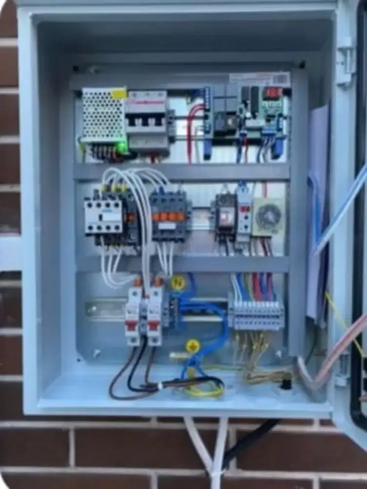 Tukang panel listrik panggilan