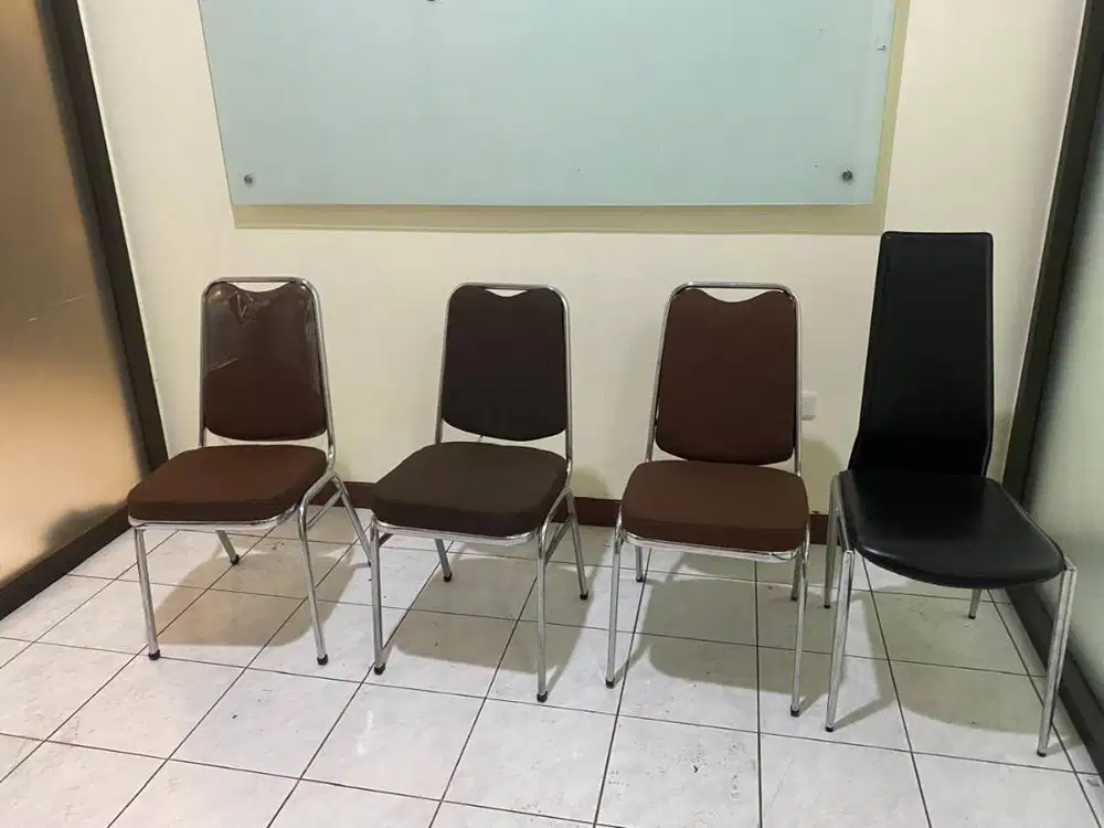 KURSI BANQUET  FABRIC MEREK INFORMA LION- Cokelat ( ada 3 unit )