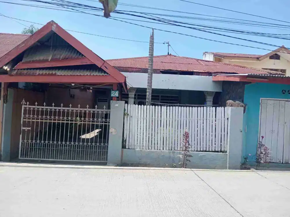Rumah pinggir jalan cocok untuk usaha dkt kampus UNM parangtanbum