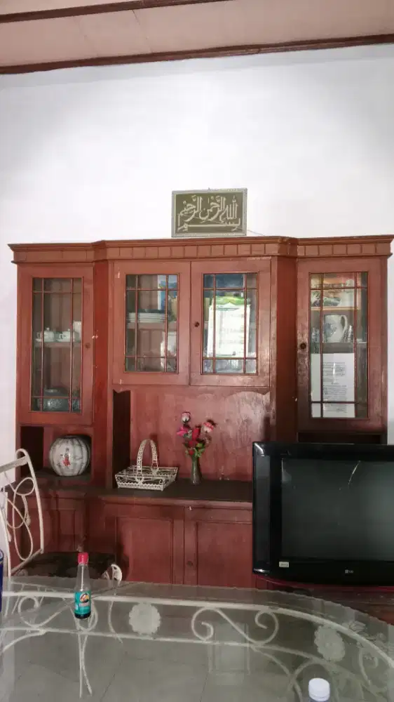 Di jual cepat lemari