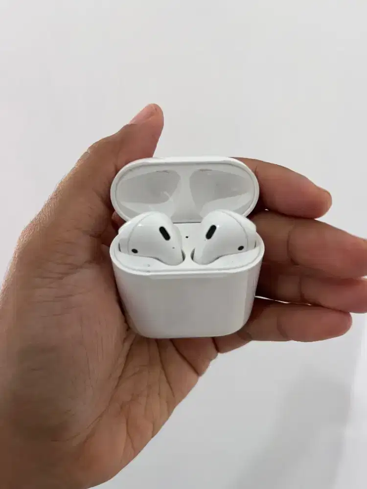 Airpods with Charging Case Gen 2