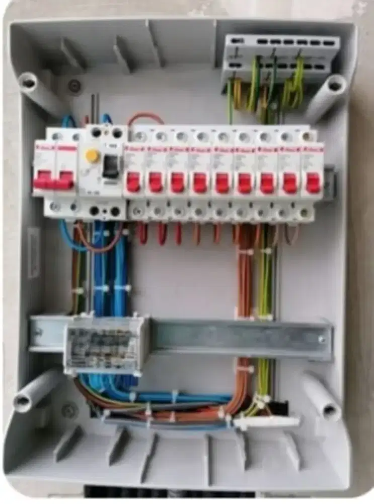 Tukang panel listrik panggilan