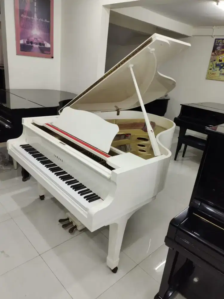 Yamaha grand piano G5E putih Made in Japan