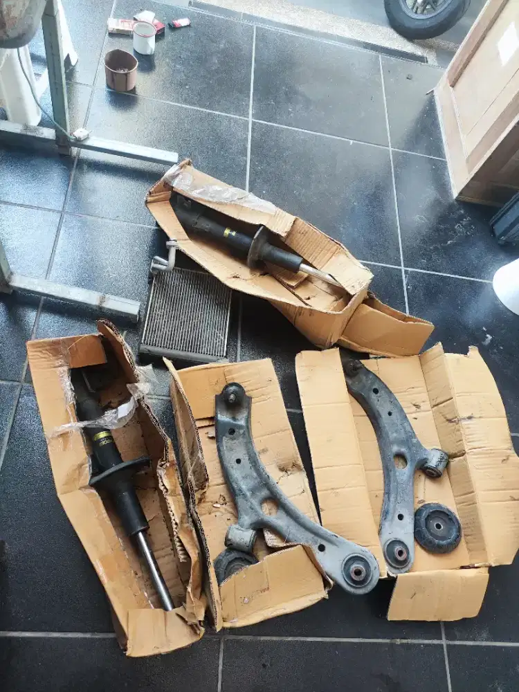 Shockbreaker, Lower ARM Suzuki Ertiga GX 2012