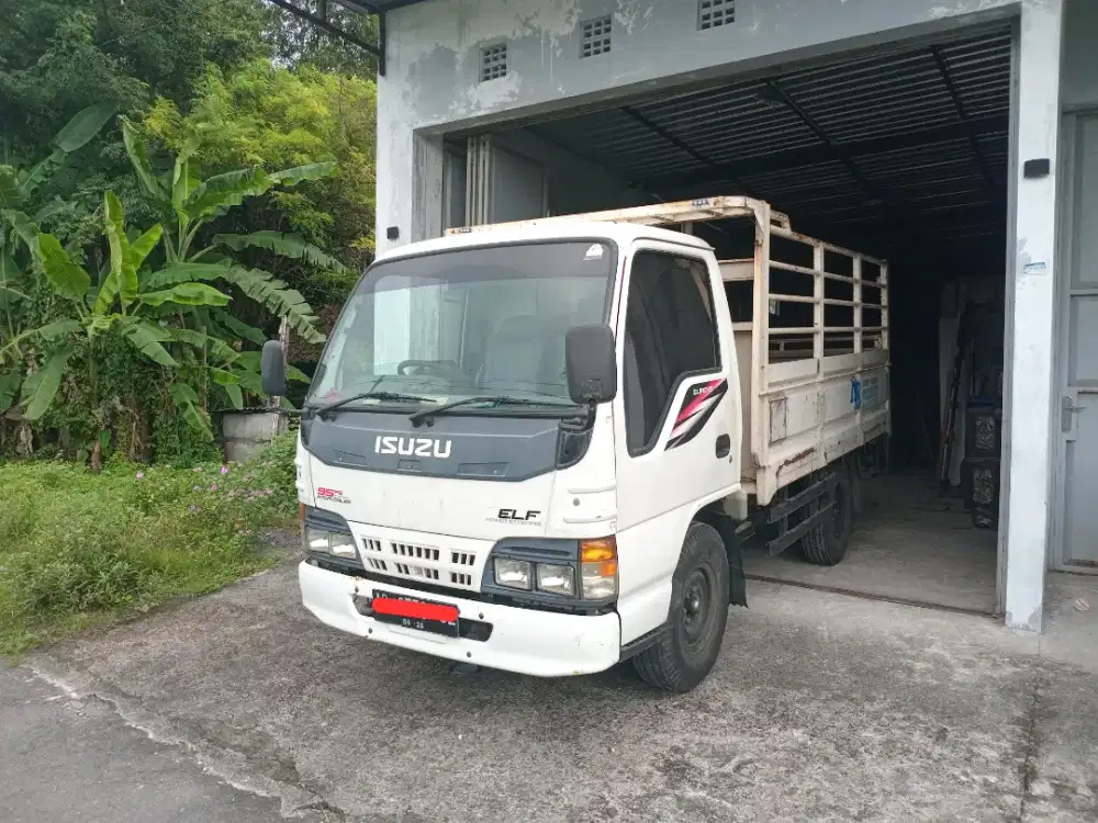Dijual truck isuzu nhr 55 e2 bak engkel tahun 2010 95PS