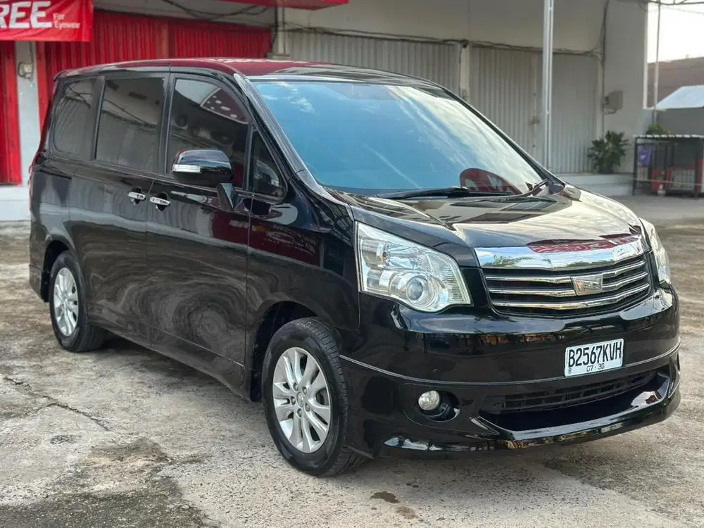 Toyota NAV1 V Limited 2014