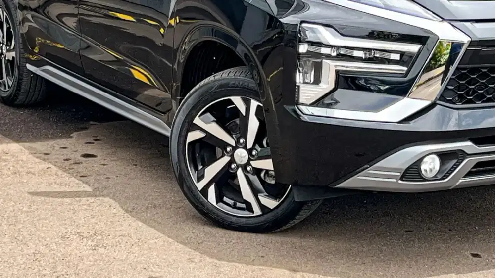 Dp Minim, KM Low Xpander Ultimate AT Facelift 2022 Hitam