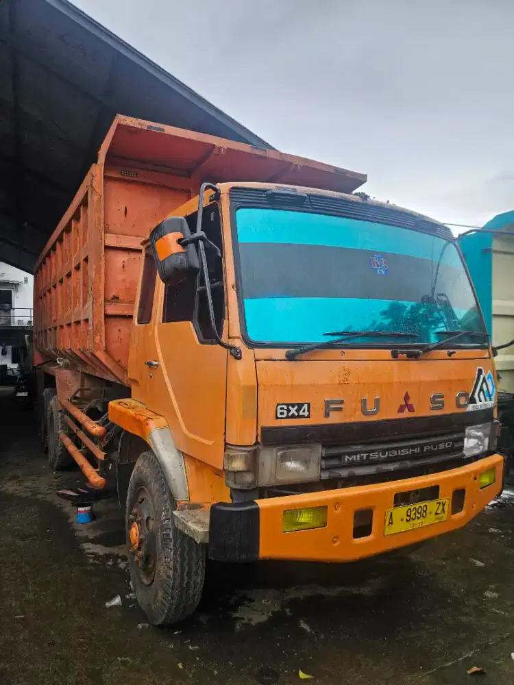 Mitsubishi fuso 220 ps tronton 6x4 dumptruk tahun 2013