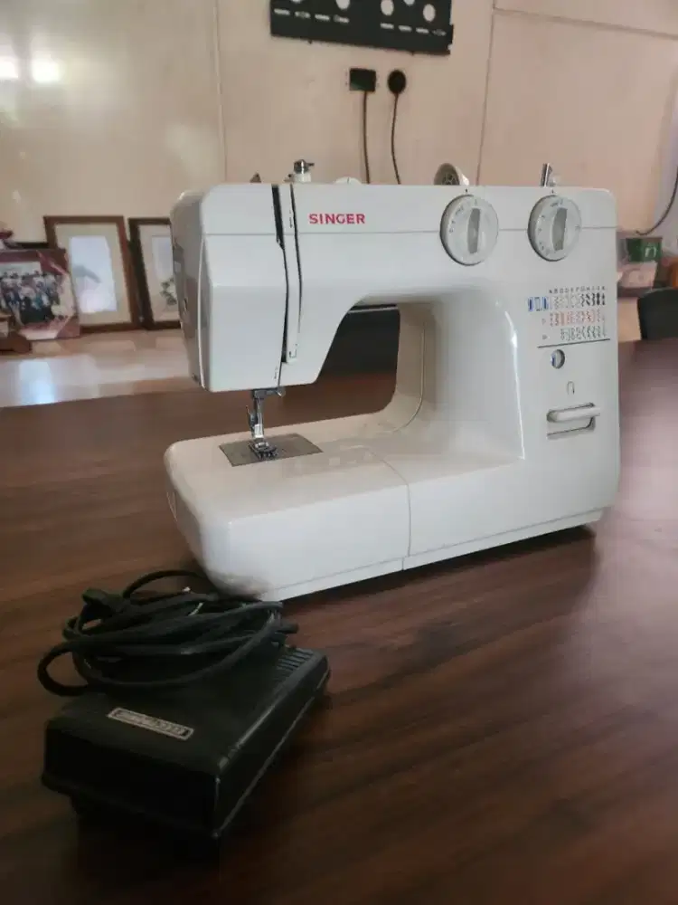 Mesin jahit listrik merk singer