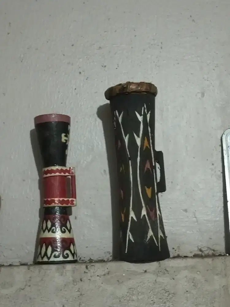 Dua gendang khas Kalimantan