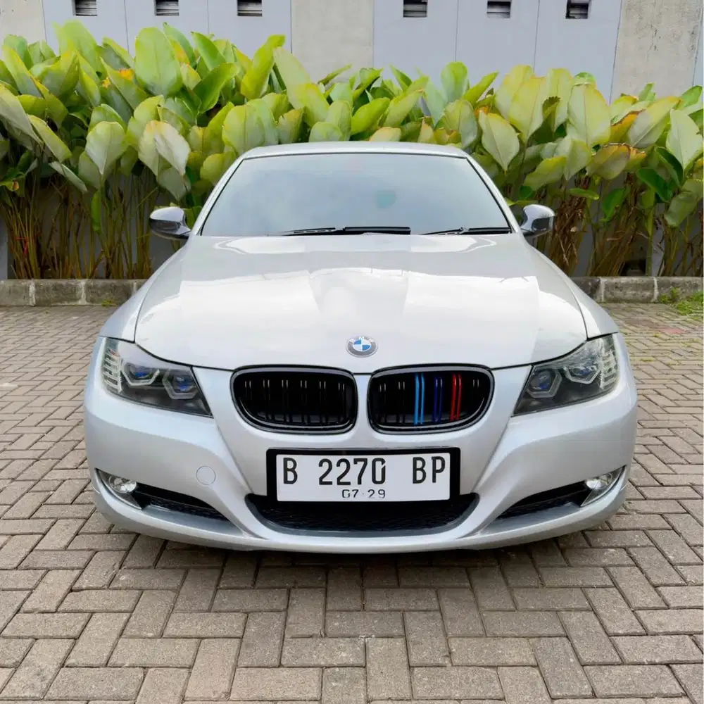 BMW 320i 2009 Bensin