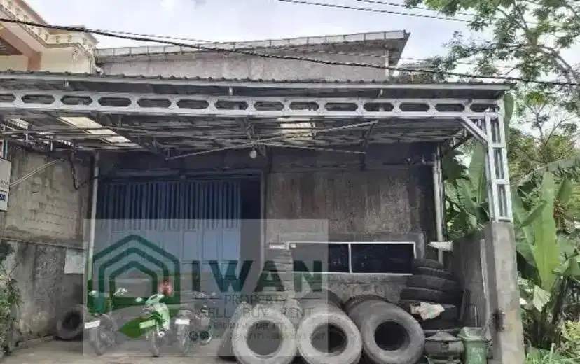 Gudang Produksi Tingkat Strategis Hadap Jalan Kabupaten