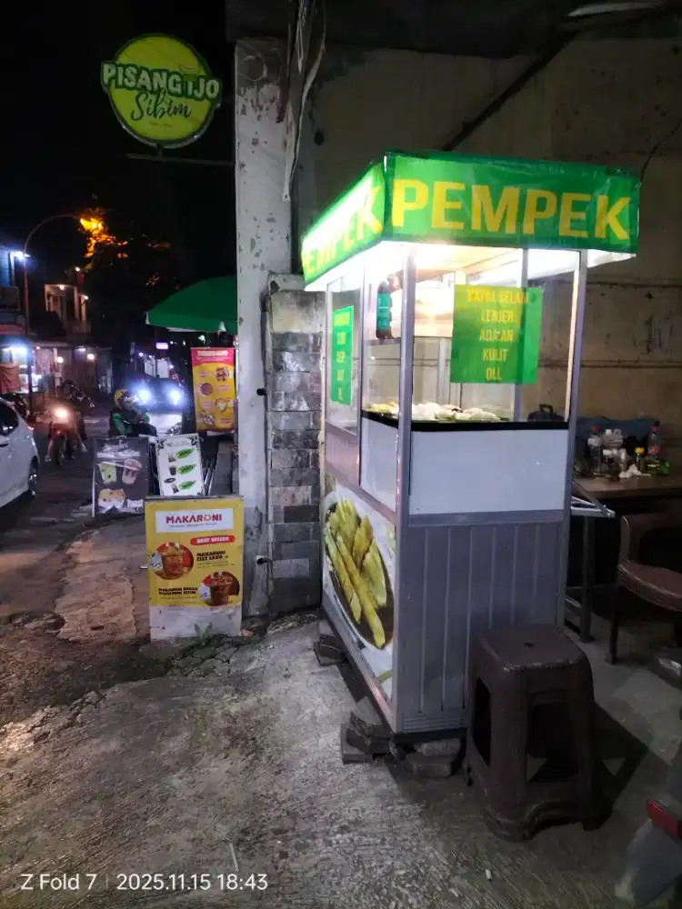 Over Cpt Gerobak/Usaha Pempek Sdg Jalan