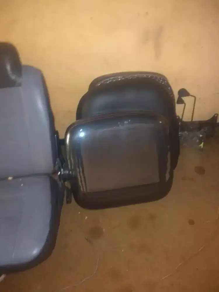 Jual beli kursi kantor