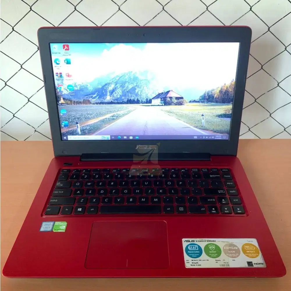 ASUS A456UR / i5-7200U / 8GB / SSD 512GB / NVDIA GeForce 930MX / WIN 1