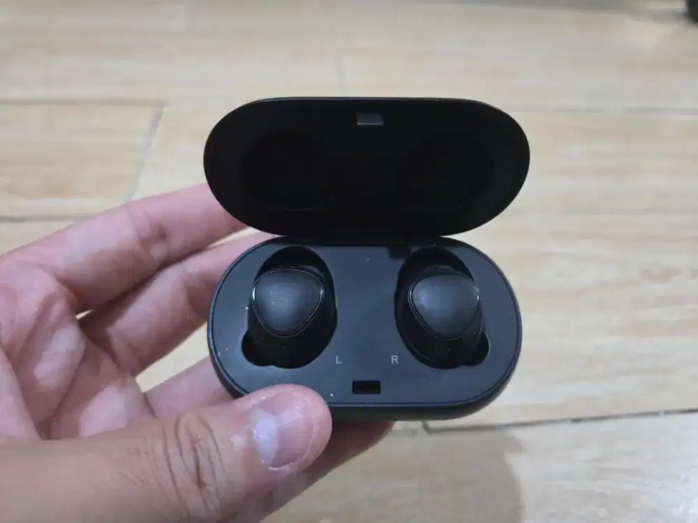 Samsung Gear IconX. Rare!