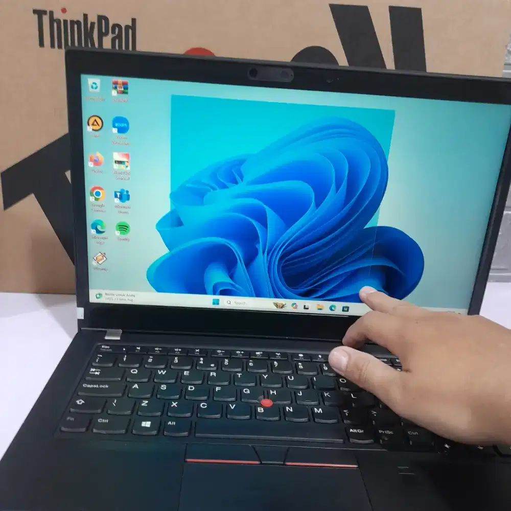 Lenovo Thinkpad T480s Touchscreen i5 gen 8 ram 8gb ssd 256gb dan dus