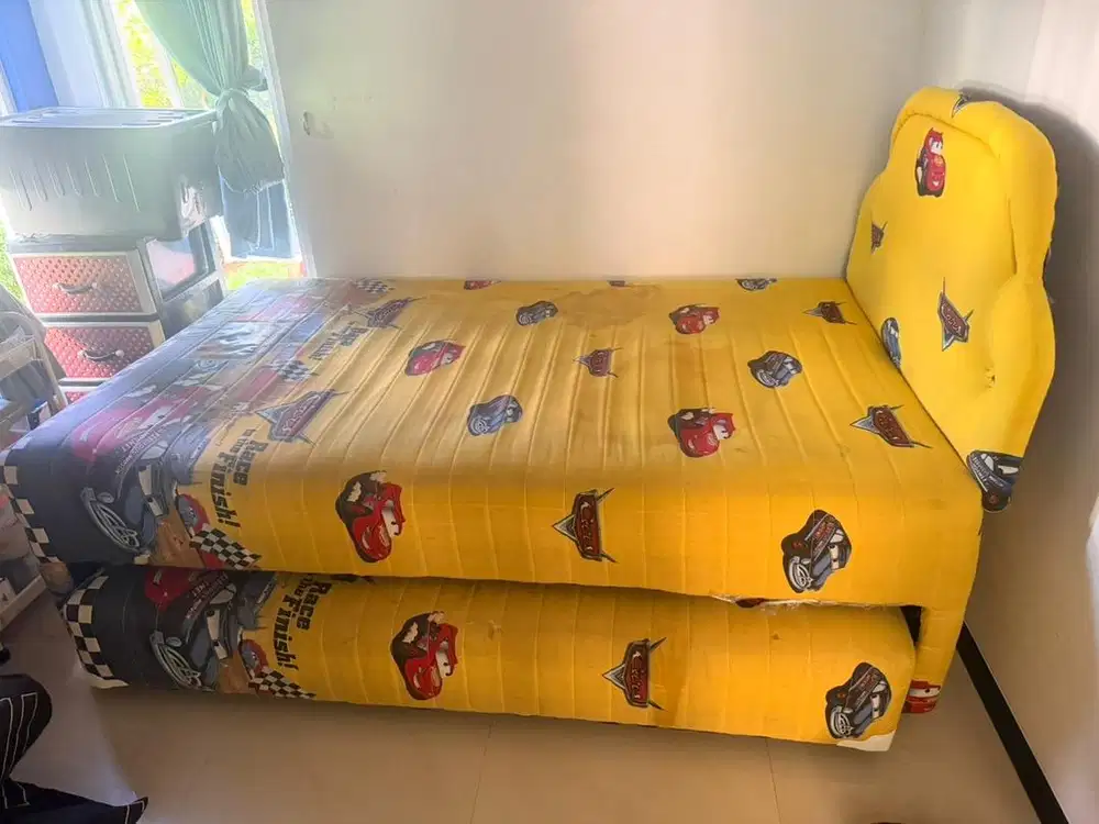 Kasur tingkat atau laci cars