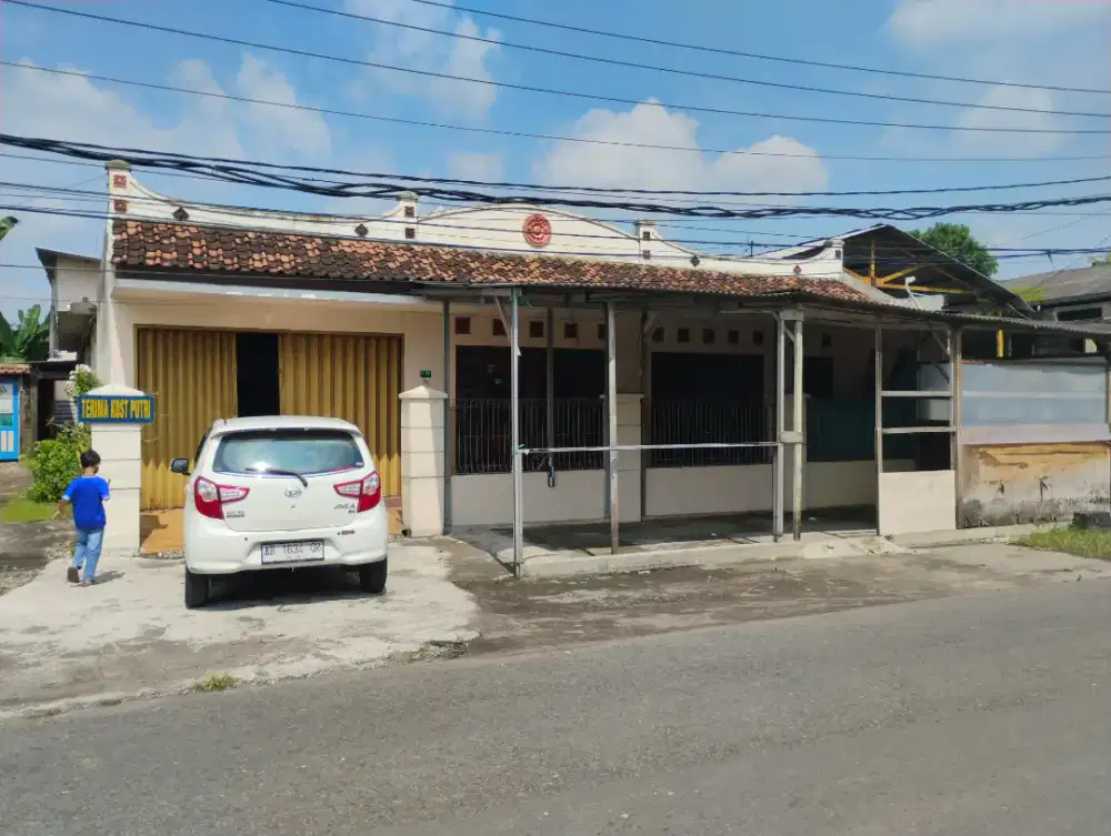 Dijual Bangunan beserta Rumah Tinggal dan Kamar Kost Aktif Strategis