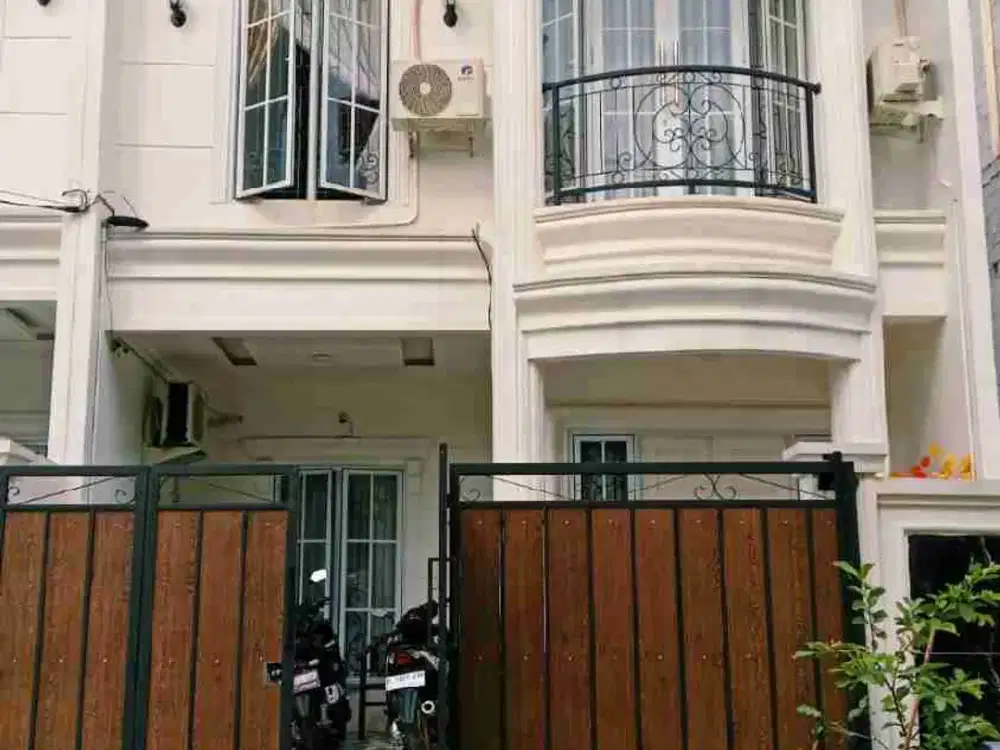 Rumah Cantik Selangkah dari Alun - alun GDC Depok.