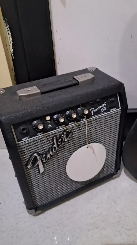 Gitar Fender bekas (sepaket dengan ampli)