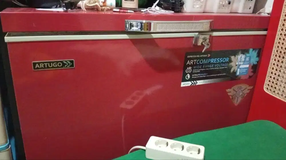 freezer daging masih mulus kinclong dan dingin banget