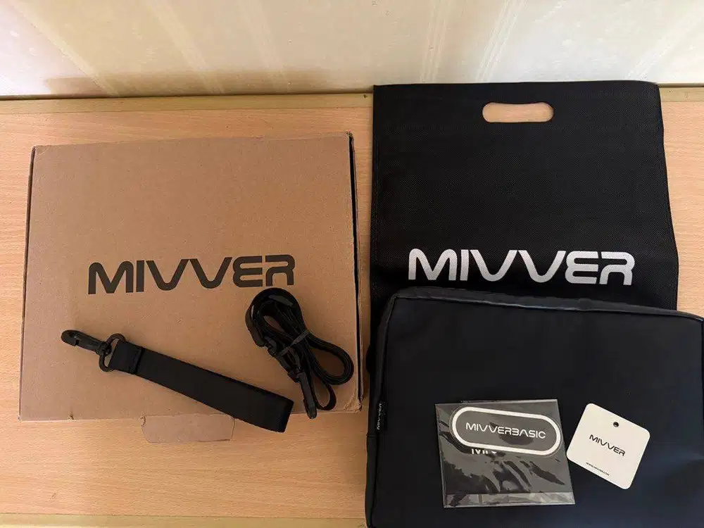 Mivver, Tas Pria Clutch / Sling Bag