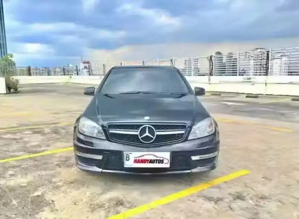 Mercedes Benz C200 Avantgarde Tahun 2010 Automatic Hitam Metalik