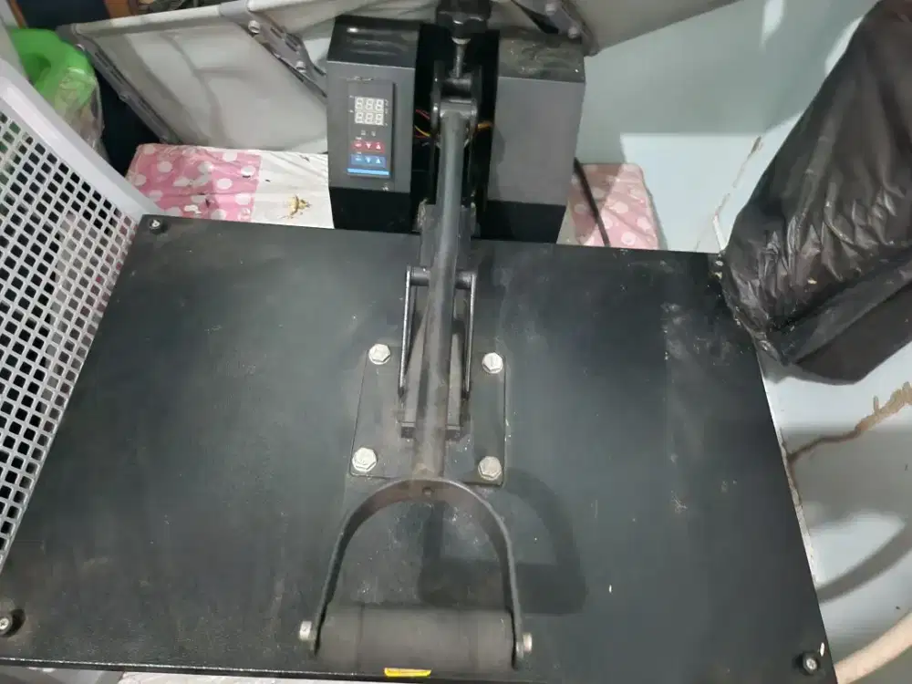 Mesin pres cetak gambar kaos