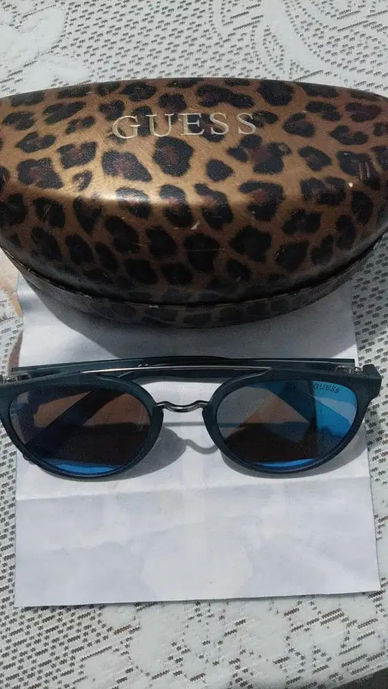 Sunglasses GUESS