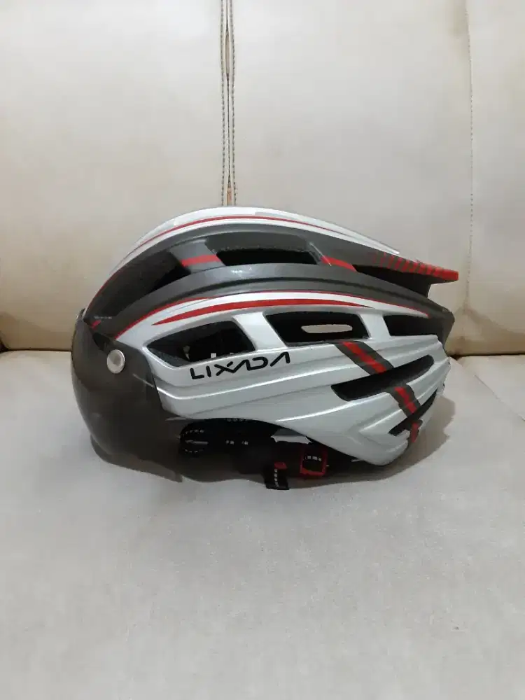 Helm Sepeda Lixada dan Monza, 1 kali pakai, Seperti Baru