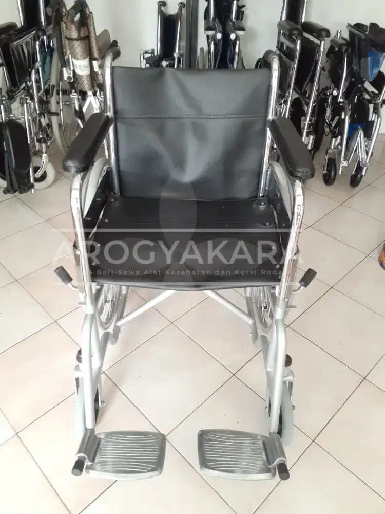 Kursi roda standart bekas