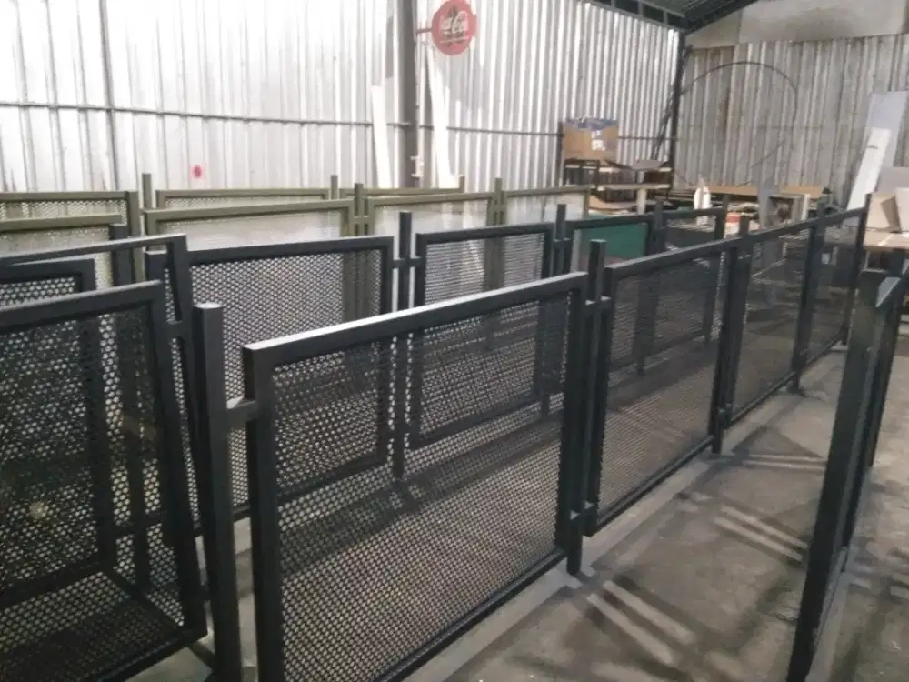 Pembuatan,perbaikan,& jasa pintu gerbang,pagar,railing tangga,kanopi