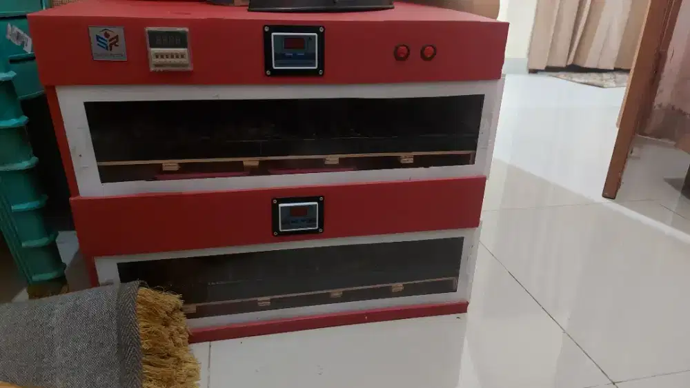 Mesin tetas telur otomatis