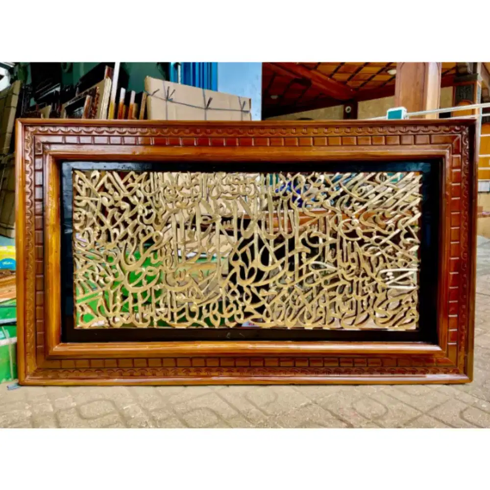 Kaligrafi ayat kursi black gold ukir jati Jepara 100x60