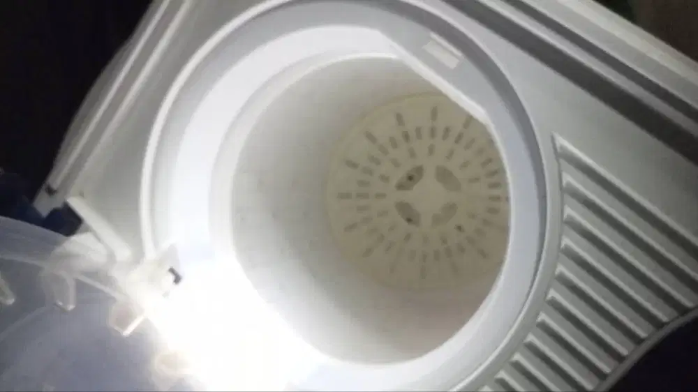 Mesin cuci 2 tabung merk polytron