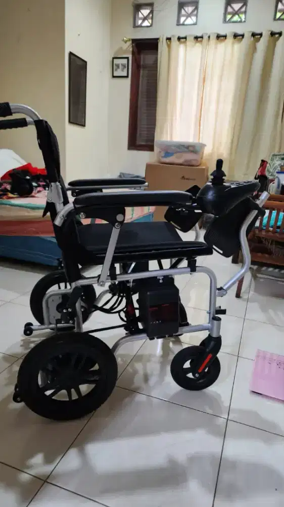 Kursi Roda Elektrik Careindo 503 - 302 Baterai
Samping