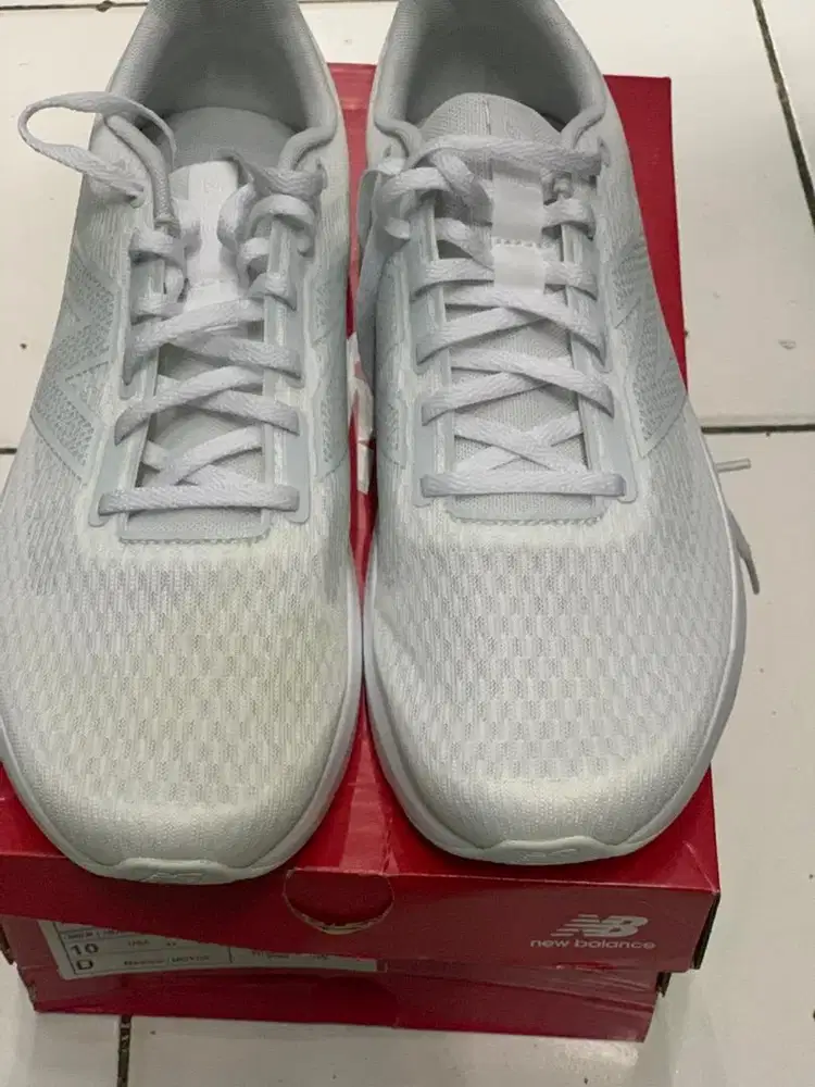 New Balance Putih Size 44