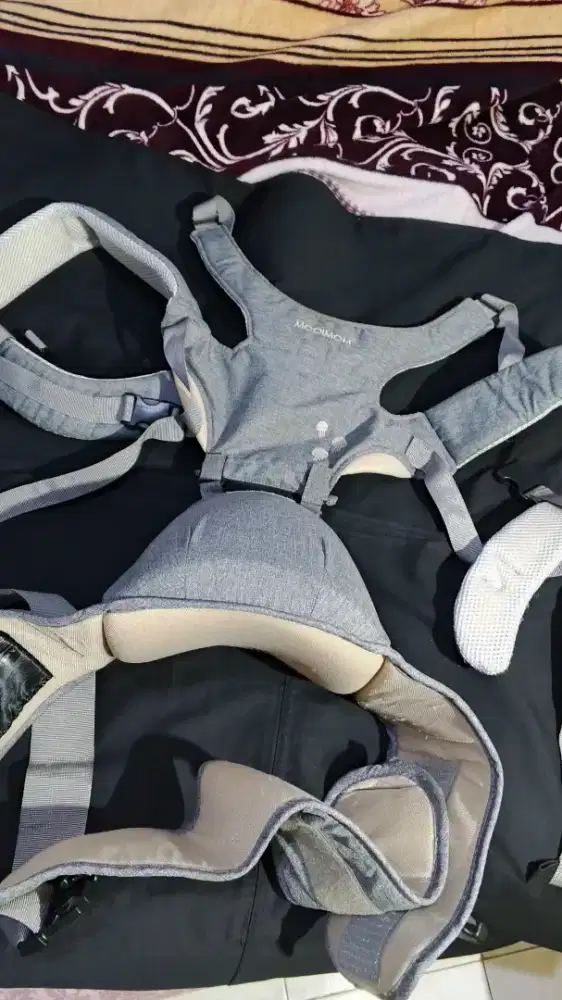 gendongan bayi hipseat ringan MOOIMOM.
