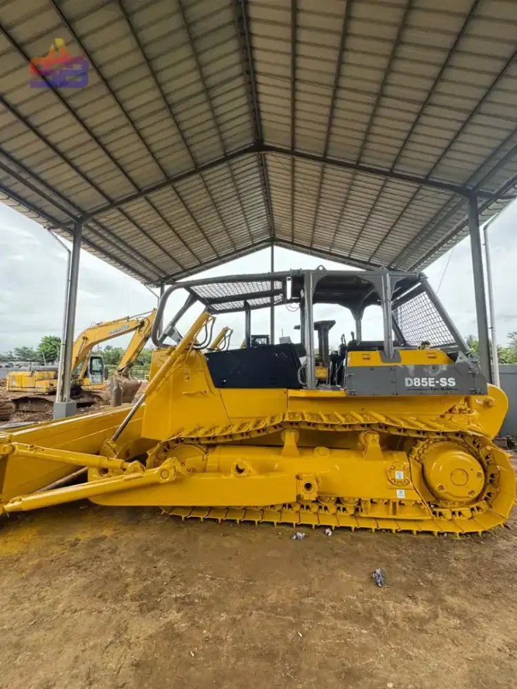 KOMATSU D85ESS-2