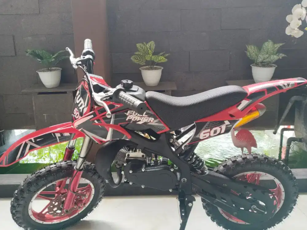 Moto trail mini 49 cc bensin UTX 691