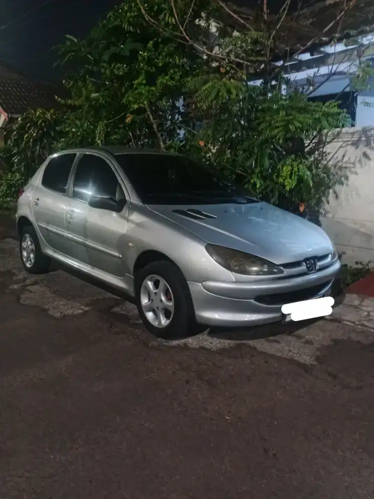 Peugeot Abu-abu metalic