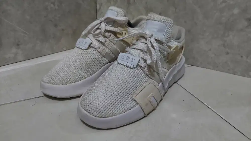 Sepatu Adidas sz 43 insole 27cm